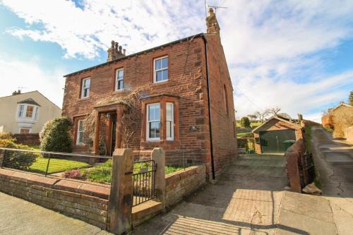 Sunnyside, Lazonby with large garden in a popular village in the Eden Valley with outdoor swimmin pool