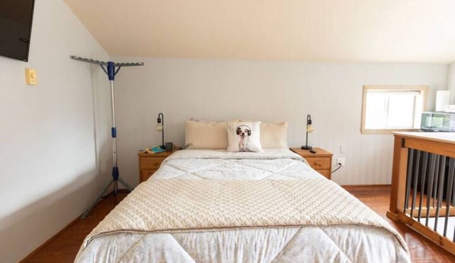 Sunnyside Loft - Close to Town, Relaxing, Cozy