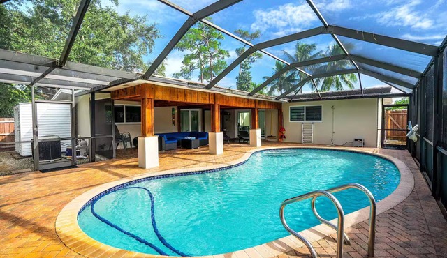 Sunnyside Oasis w/Heated Pool ~ 7 min. From Beach