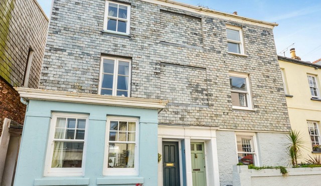 Sunnyside - sleeps 6 guests in 3 bedrooms