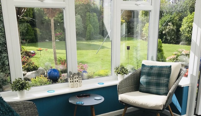 Sunnyside - Stunning Seaside Home with Hot Tub