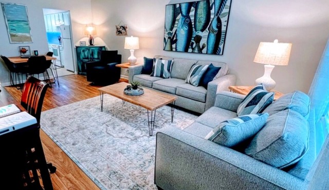 Sunnyside Villa-FREE beach pass! 2 King Bedrooms, Garage, Near Marshwalk!