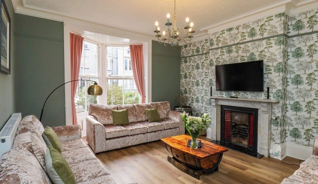SUNNYVALE HOUSE, pet friendly, character holiday cottage in Whitby