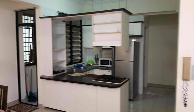 Sunnyville Condominium, Batu Uban