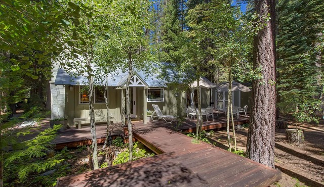 Sunnywood: 1 BR, 1 BA Cabin/Bungalow in Tahoma, Sleeps 2