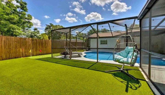 SunRay Stay ~ Heated Pool, Putting Green, & Patio