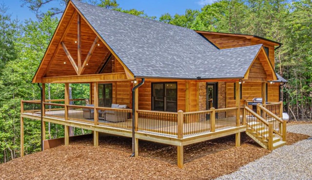 Sunrays Mountain Vista - Hot Tub, New Construction, Pet Friendly