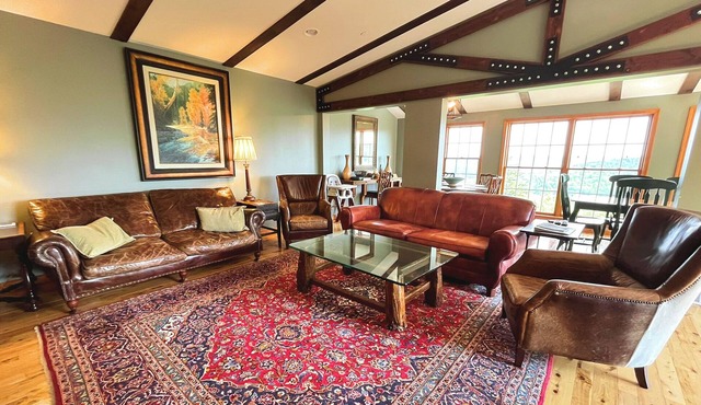 Sunrise 1 - Pet-Friendly, Ski-In/Ski-Out Townhome