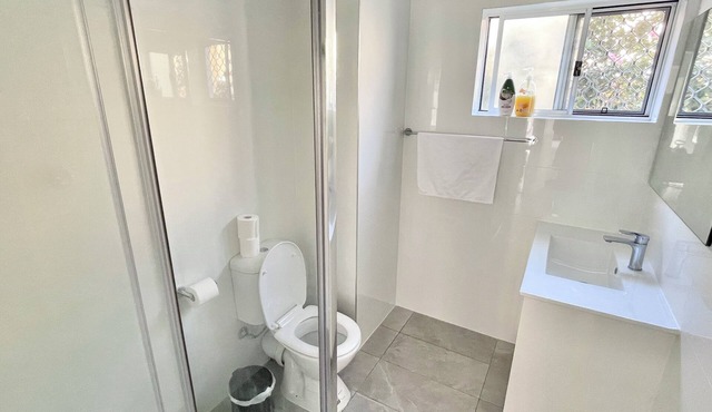 Sunrise Apt 5 · Renovated 2BR · Ground Floor +Pool