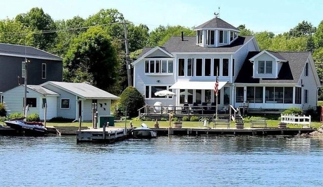 Sunrise Bay - Lakefront home,🌞rise view & walk to beach w/boat dock