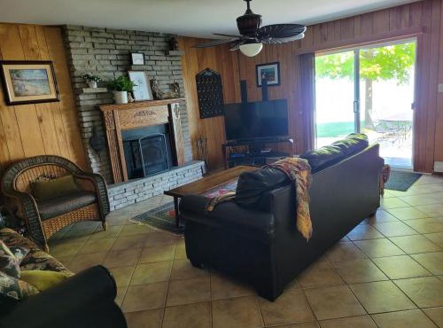 SUNRISE BAY with panoramic view of Lake Erie