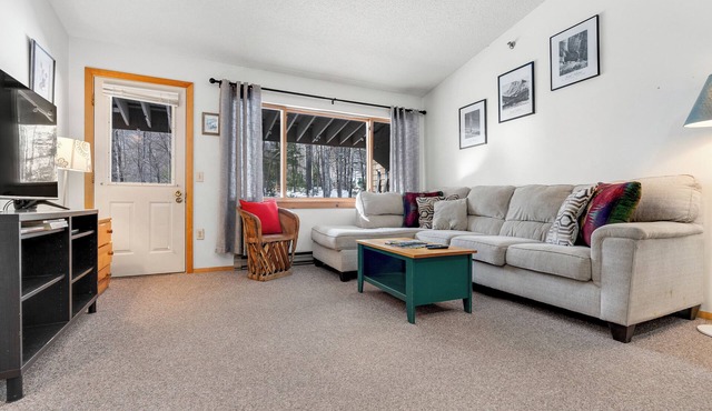 Sunrise C-106 Ski In Ski Out Condo