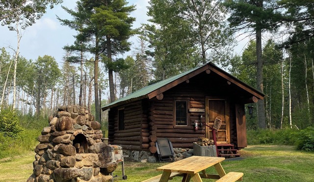 Sunrise Cabin - Secluded Rustic Retreat