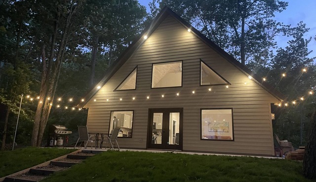 Sunrise Chalet on Potato Lake - Water Front - Dock - Hottub - Game Room