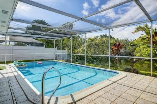 Sunrise Family Haven Private Pool & Scenic Vistas