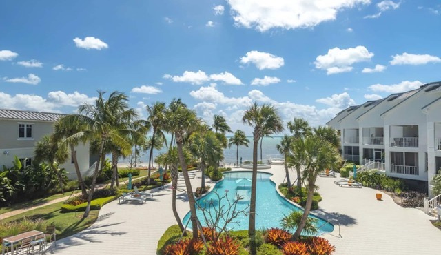 Sunrise Haven - Maison 306 - Beach, Pool, Hot Tub, Kayaks, SUPs & Day Dock