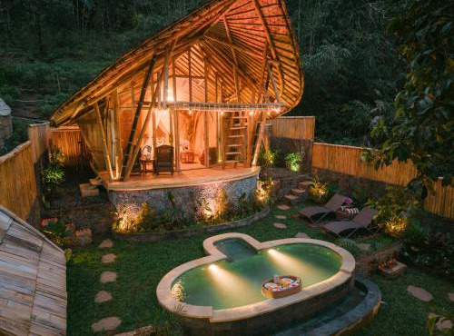 Sunrise Hill Bamboo House-Private Jungle Villa Near Sidemen