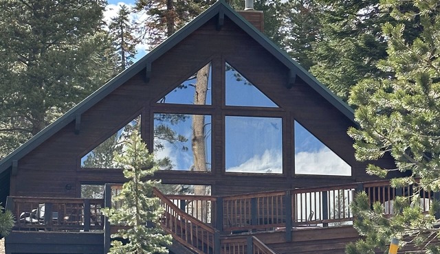 Sunrise Kirkwood Chalet with Red Cliffs View