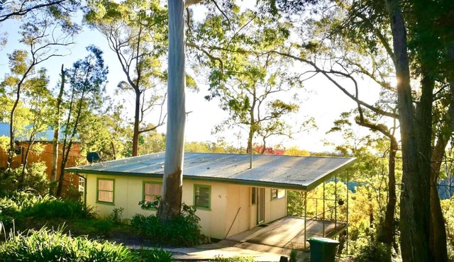 Sunrise Lodge - Private Cosy Lodge Set on Bush Block with Expansive Panoramic Views