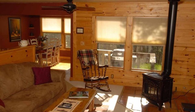 "Sunrise Lodge" Stand alone Family Lodging-BEAT the HEAT @ 9000 Ft elevation