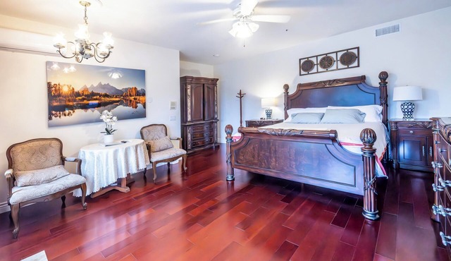Sunrise Luxurious Master Room/Own Bath/Separated Entry/Vista