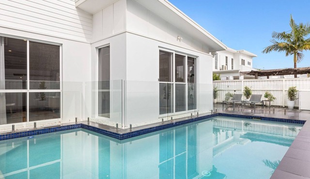 Sunrise Mansion with Pool