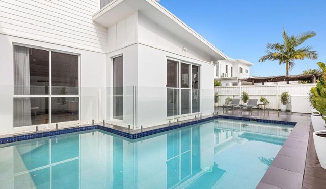 Sunrise Mansion with Pool