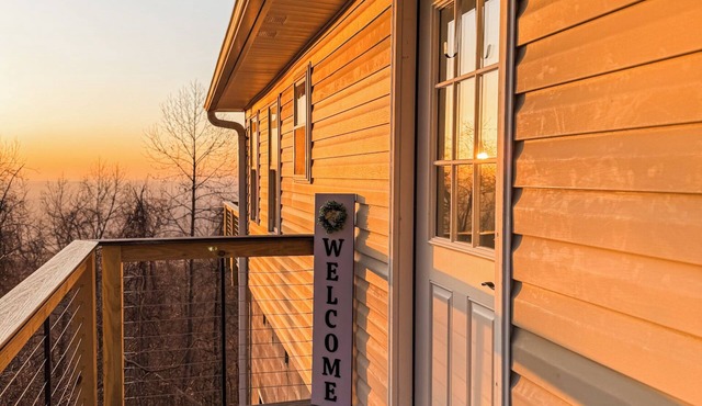 Sunrise Mountain Escape - Modern 1 Bed, 1 Bath - Gorgeous Views Near BRPW & I-77