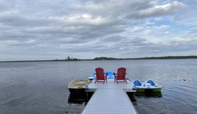 Sunrise net on Pigeon Lake 4 season cottage