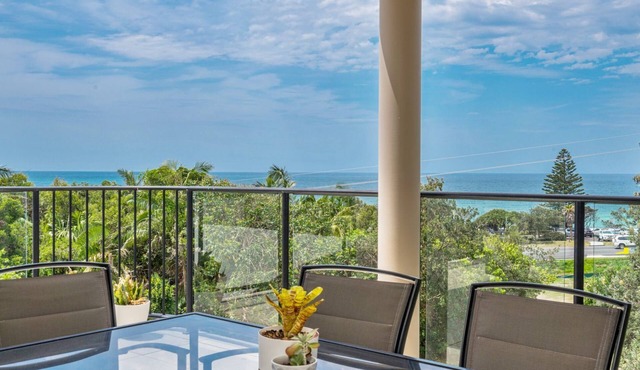 Sunrise on Shelly - Beautiful spacious pet friendly home next to the ocean with amazing views