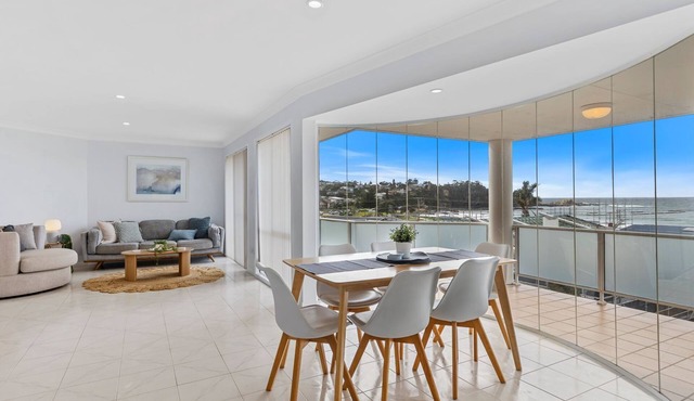 Sunrise on the Bay. Panoramic views, walk to beach.