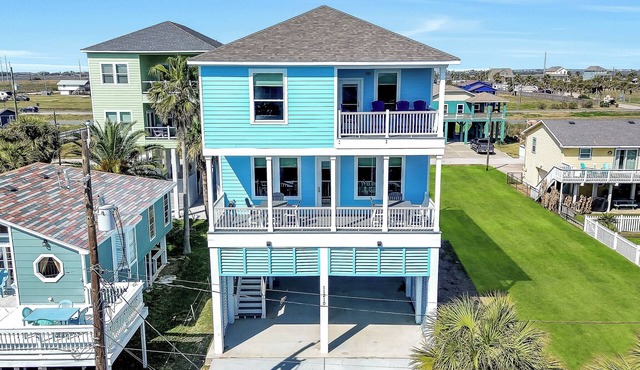 Sunrise on the Beach, 5-bedroom house in Galveston with Cargo Lift, beach access