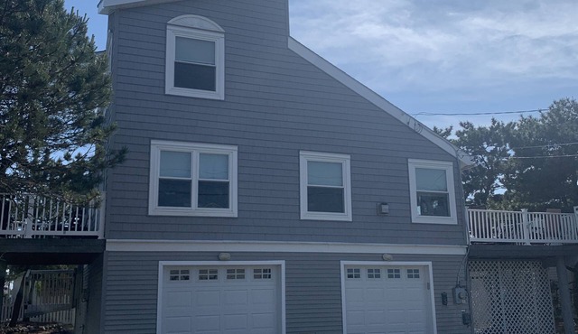 Sunrise or Sunset, 2 blocks from the beach and 1 block from the Bay!