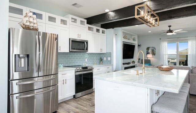 Sunrise Paradise 3 Bedroom Home by RedAwning