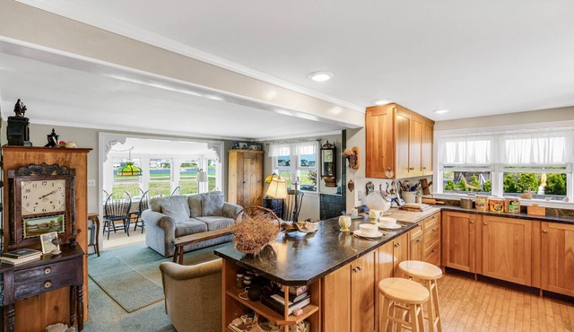 Sunrise Paradise: Rooftop Deck with 360° Sunrise & Sunset Views, Garden Dining