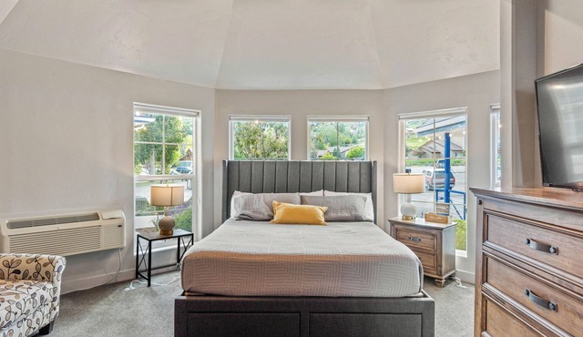 Sunrise Resort Room #202 | 1 Bed, 1 Pull out, 1 Bath