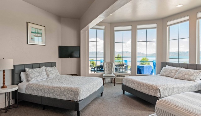 Sunrise Resort Room #204 | 2 Bed, 1 Futon, 1 Bath