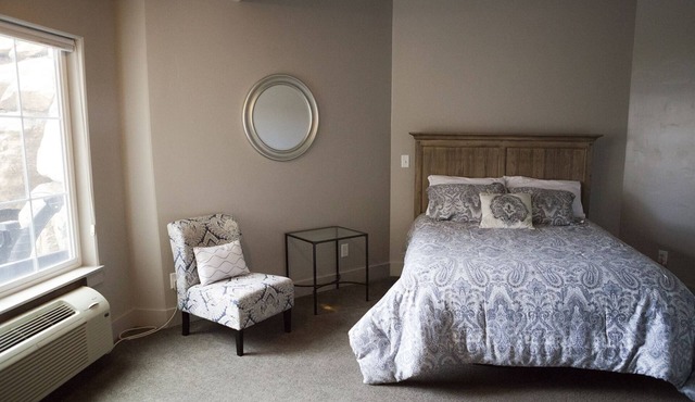 Sunrise Resort Room #103 | 1 Bed, 1 Bath