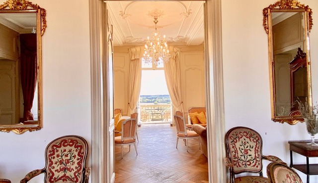 Sunrise Room in Château with breakfast