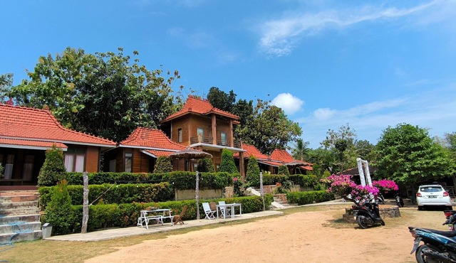 Sunrise Sea Hill Cottages