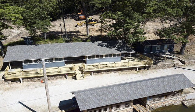 Sunrise Shores Cabin #6 Lake Front with a POOL!