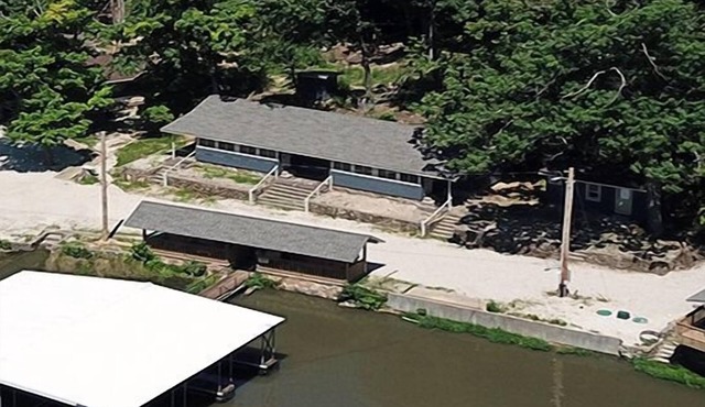 Sunrise Shores Cabin 8 Lake Front with 2 POOLS!