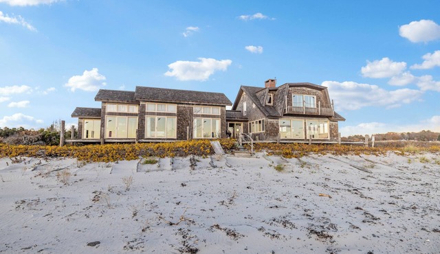 Sunrise Shores: Gooch’s Only Beachside Vintage Cottage