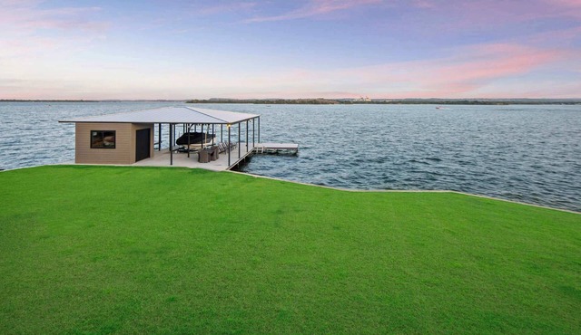 Sunrise Shores: Hot Tub, Open Water, & Boat Lift