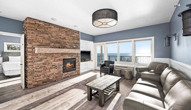 Sunrise Suite on Lake Superior- Pool & Hot Tub