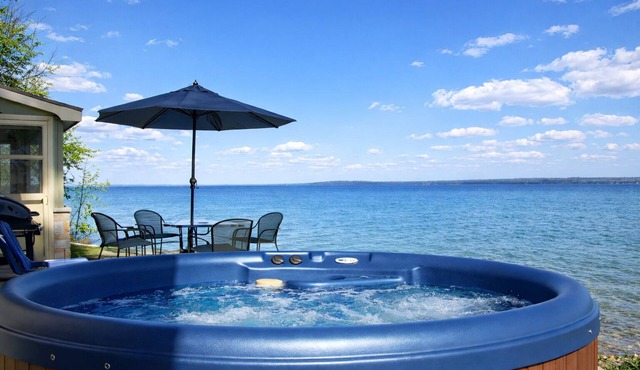 Sunrise Sunsation Lakefront Cottage Hot Tub Kayak Trails Nature