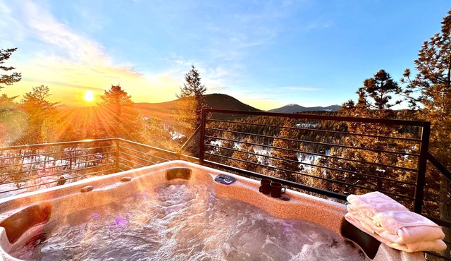Sunrise+Sunset views - HotTub/Firepit/RecRoom/BBQ/Yoga studio/Treadmill