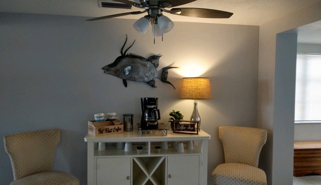 Sunrise, Suntan, Sunset repeat! Coastal getaway! 2 bd, pet and kid friendly