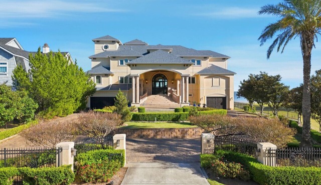 Sunrise Villa- Bayfront/heated pool/luxury villa