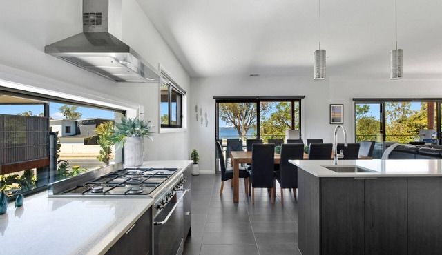 Sunrise Waters overlooking the popular Purtle Park. Groups, skiers, golfers, take note.